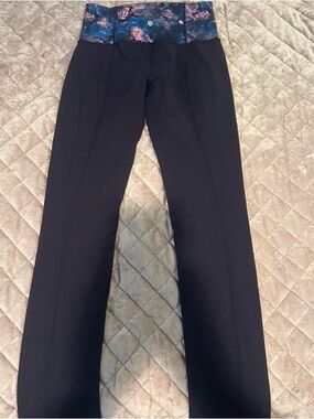 lululemon athletica Men's Black Leggings with Blue Patterned Waistband